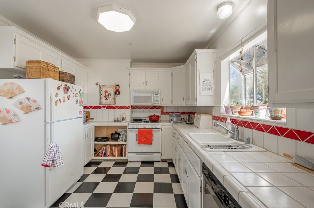 145 16th St, Lake Nacimiento CA  93446-2079 exterior