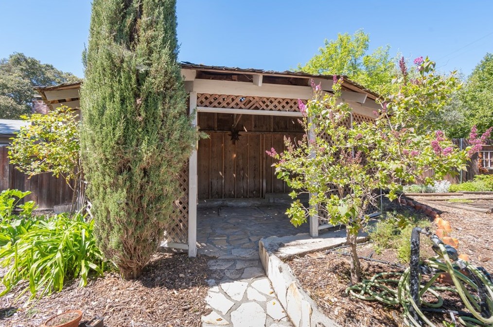 145 16th St, Lake Nacimiento CA  93446-2079 exterior