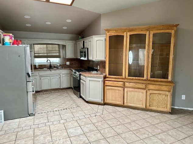 1312 Larkspur Ln, Lake Nacimiento, CA 93446