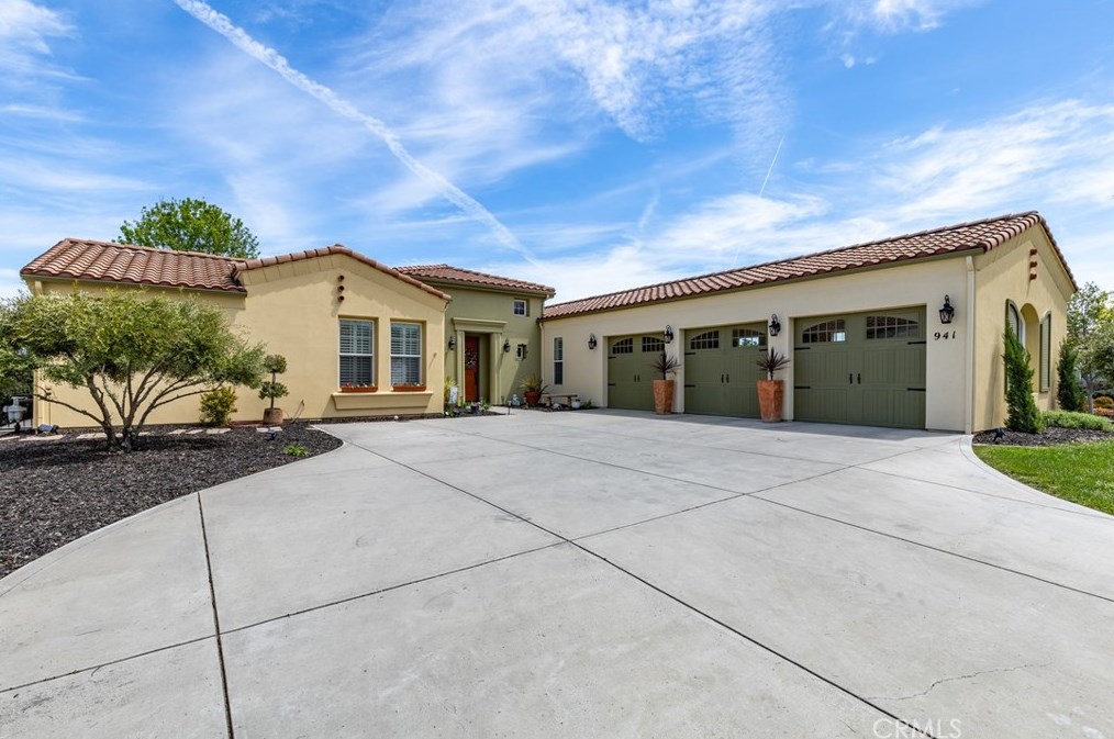 941 Vista Cerro Dr, Lake Nacimiento, CA 93446-5802