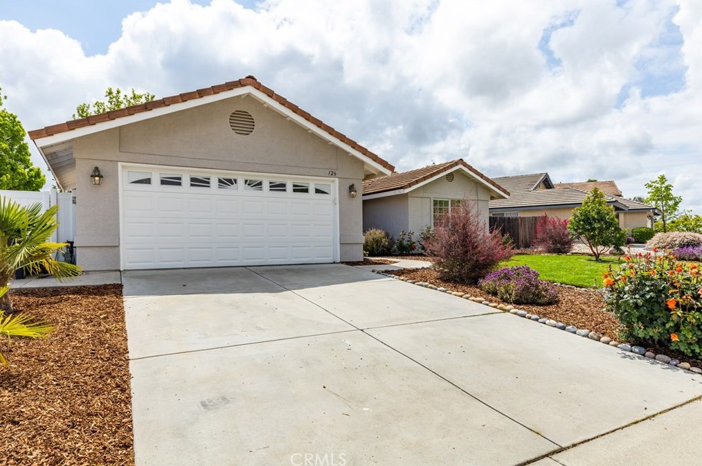126 Riverbank Ln, Lake Nacimiento, CA 93446