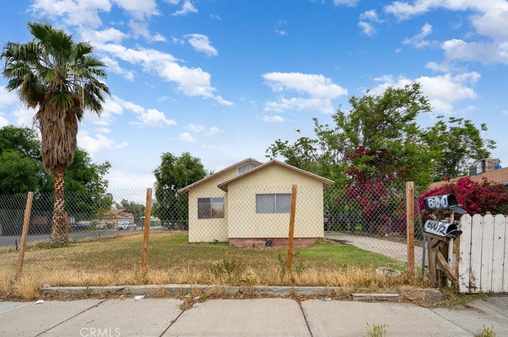 800 Goodman St, Bakersfield, CA 93305-3028