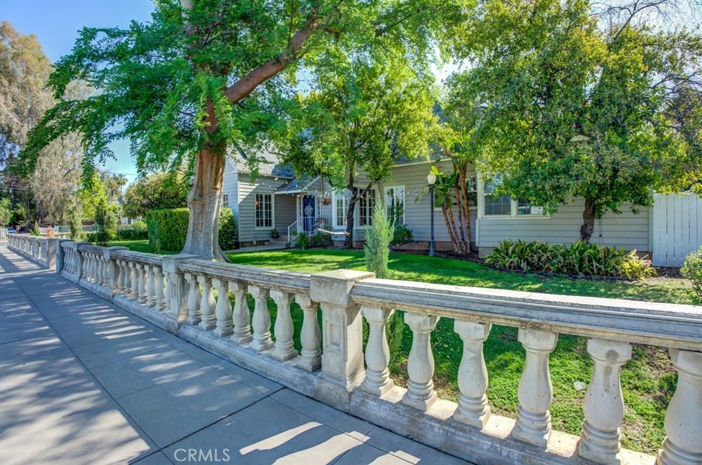 730 Holtby Rd, Bakersfield, CA 93304-1936