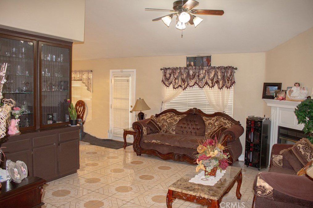 5402 San Mateo Dr, Bakersfield, CA 93307-6865