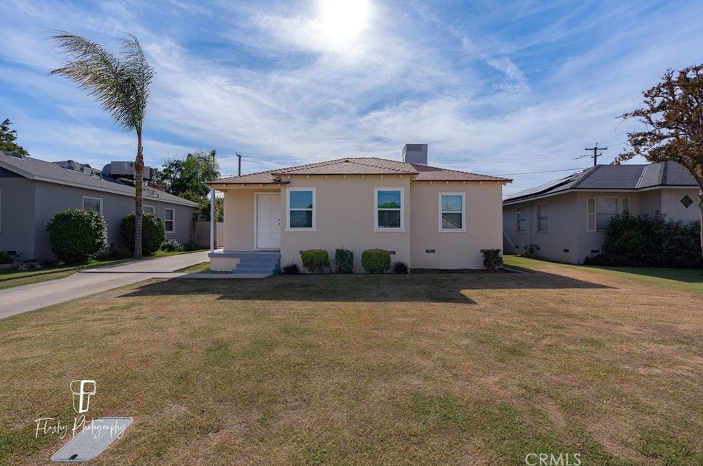 105 Western Dr, Bakersfield, CA 93309