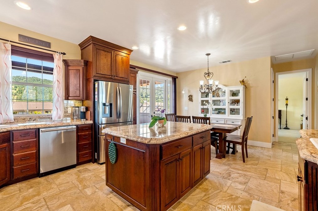 5049 Meadow Lark Ln, Lake Nacimiento CA  93446-4258 exterior