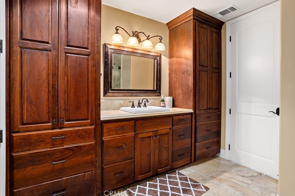 5049 Meadow Lark Ln, Lake Nacimiento CA  93446-4258 exterior