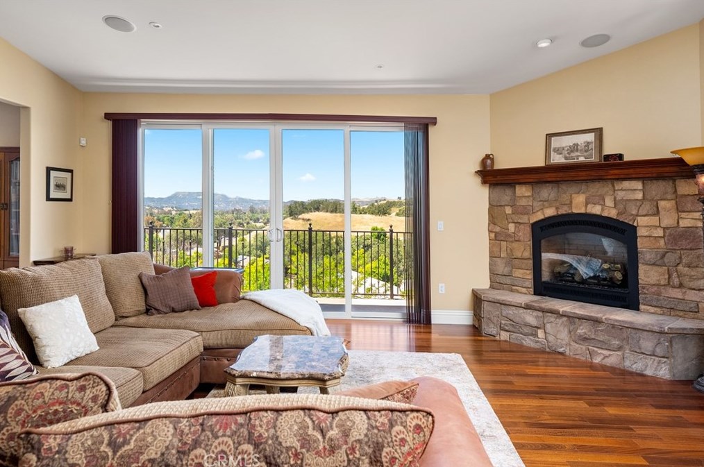 5049 Meadow Lark Ln, Lake Nacimiento CA  93446-4261 exterior