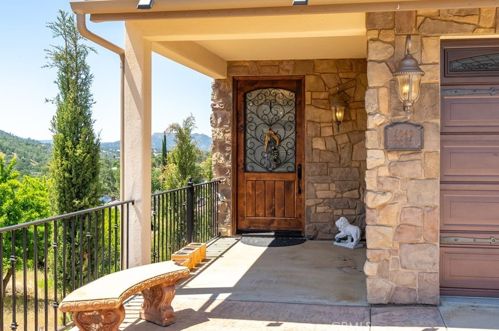 5049 Meadow Lark Ln, Lake Nacimiento, CA 93446