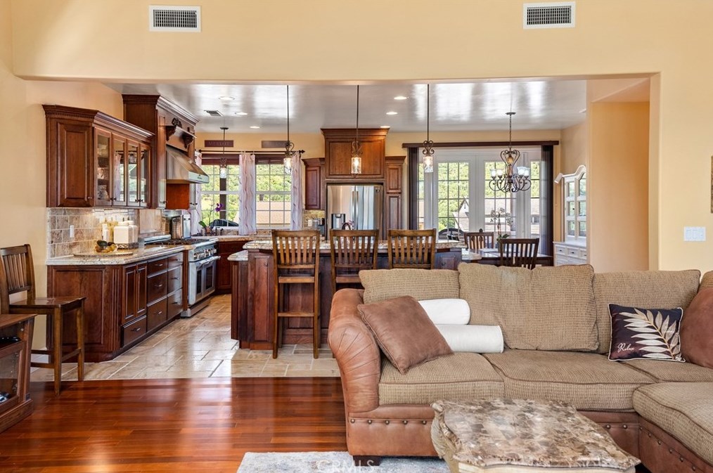 5049 Meadow Lark Ln, Lake Nacimiento CA  93446-4258 exterior