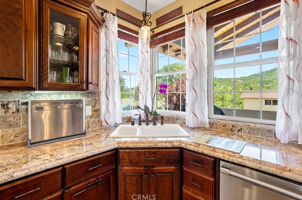 5049 Meadow Lark Ln, Lake Nacimiento CA  93446-4258 exterior