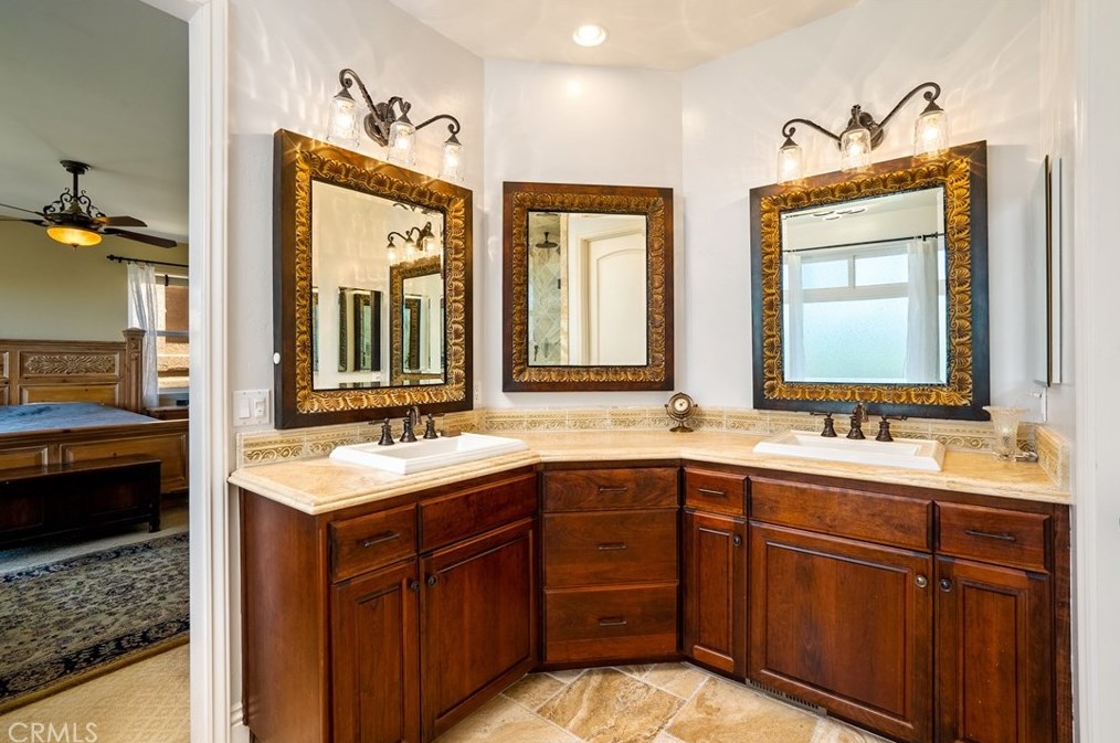 5049 Meadow Lark Ln, Lake Nacimiento CA  93446-4258 exterior