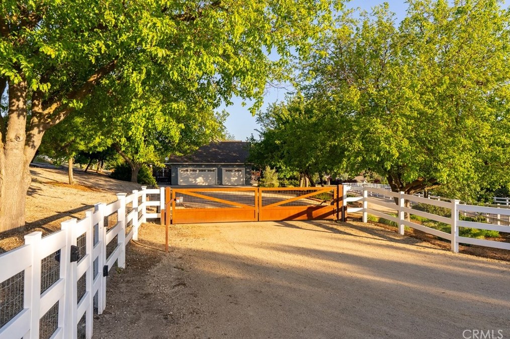 228 L P Ranch Rd, Templeton, CA 93465-8787