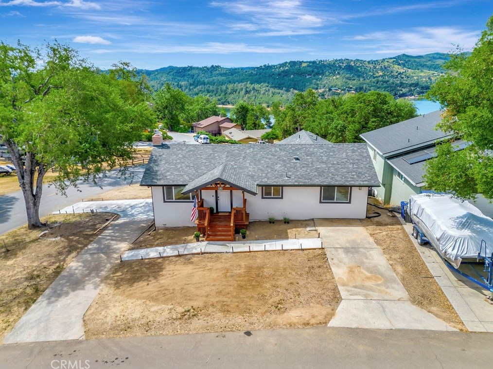 8800 Deer Trail Ct, Lake Nacimiento, CA 93426