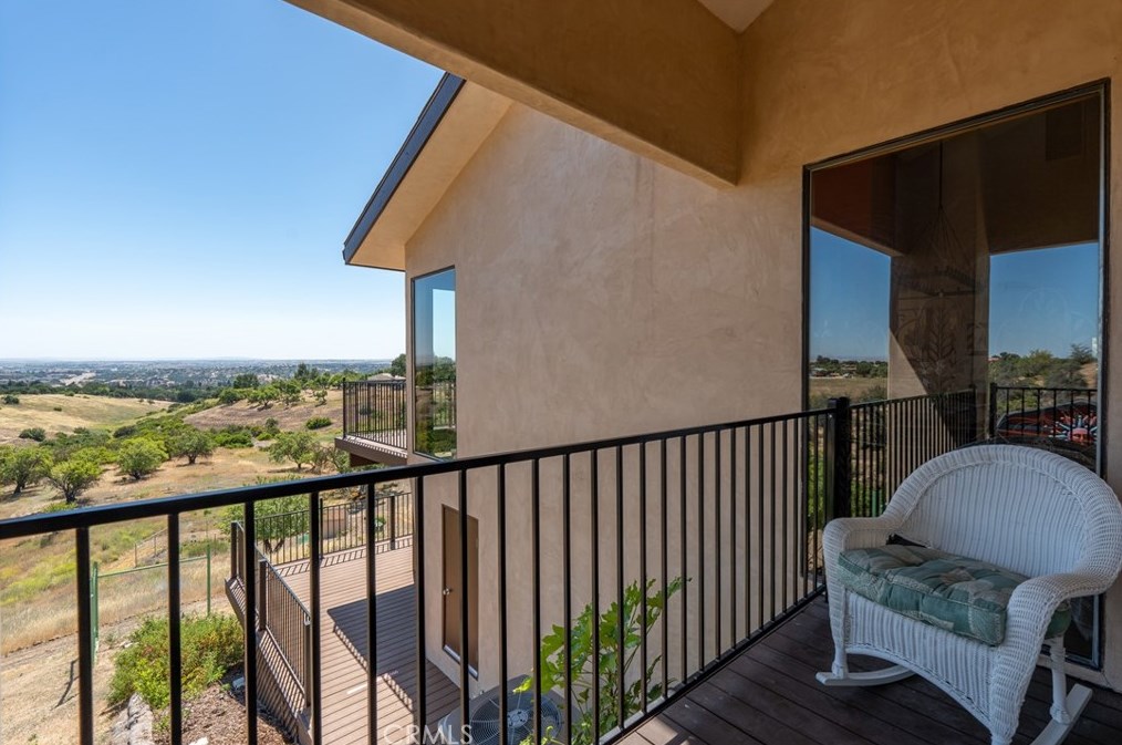1240 Mountain Springs Rd, Lake Nacimiento CA  93446-5219 exterior
