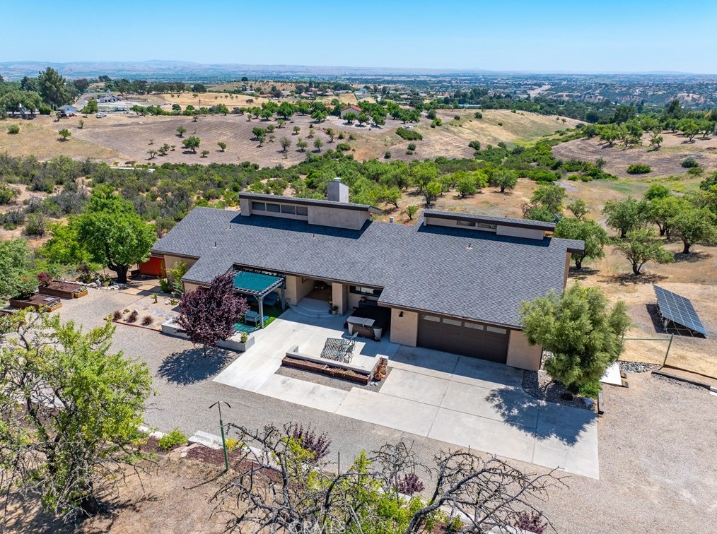 1240 Mountain Springs Rd, Lake Nacimiento CA  93446-5219 exterior