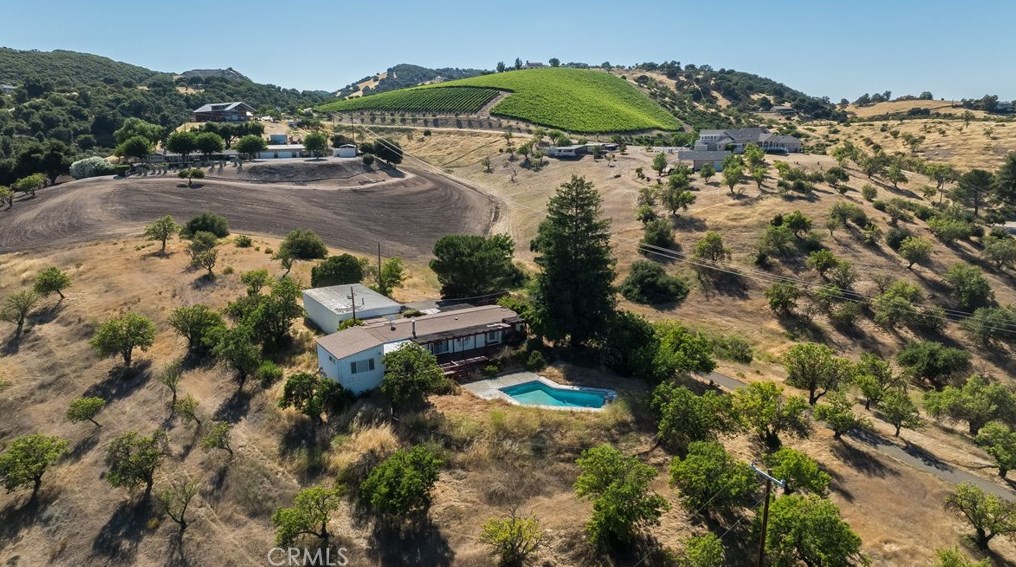 1280 Mountain Springs Rd, Lake Nacimiento, CA 93446