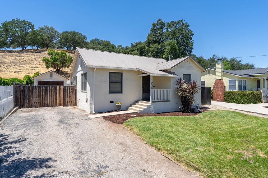 1935 Olive St, Lake Nacimiento, CA 93446