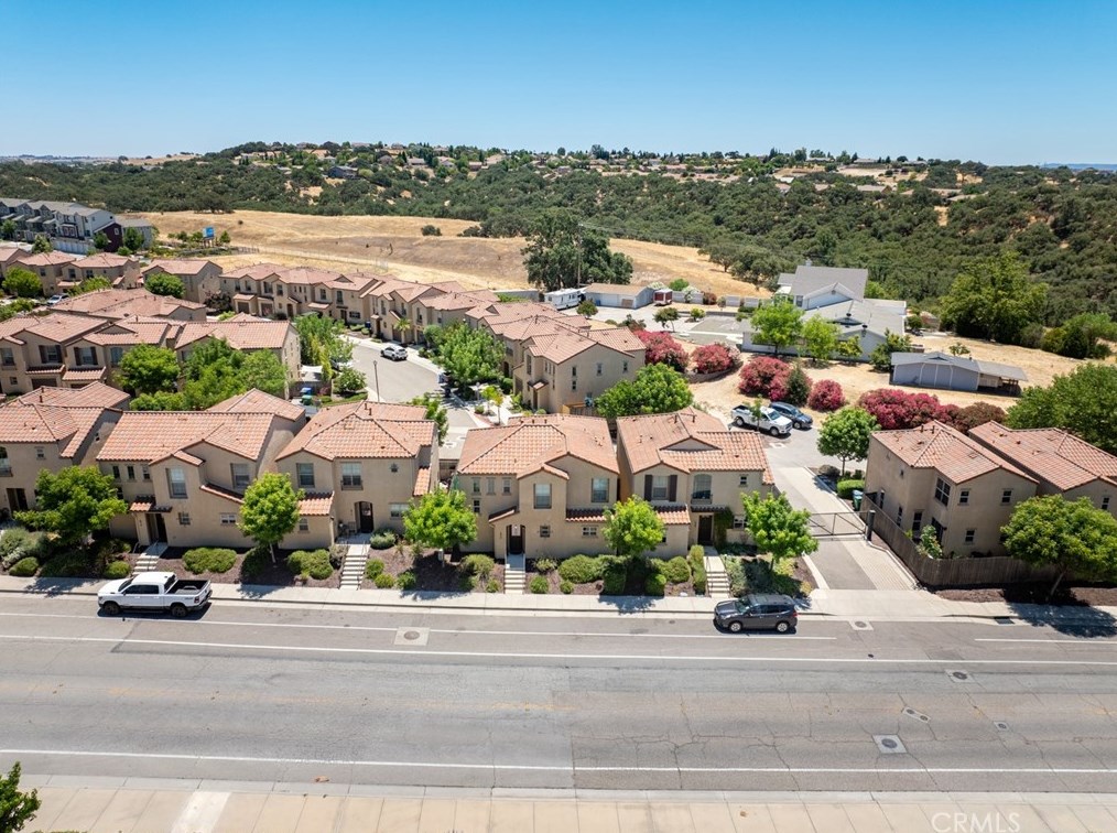 570 River Oaks Dr, Lake Nacimiento, CA 93446