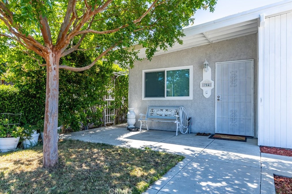 704 Deerfield Ln, Lake Nacimiento, CA 93446