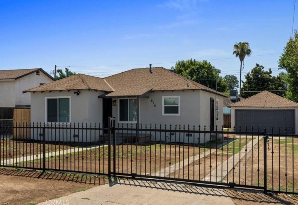 615 Charlana Dr, Bakersfield, CA 93308