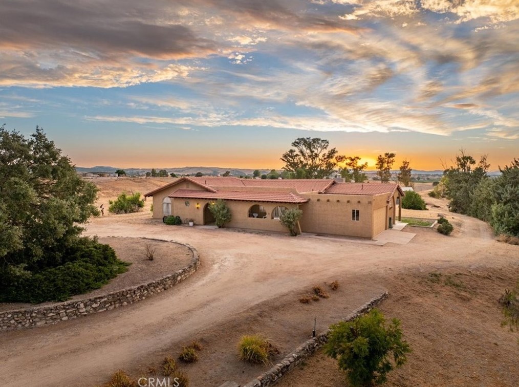 6950 Blue Curl Ln, Creston, CA 93432