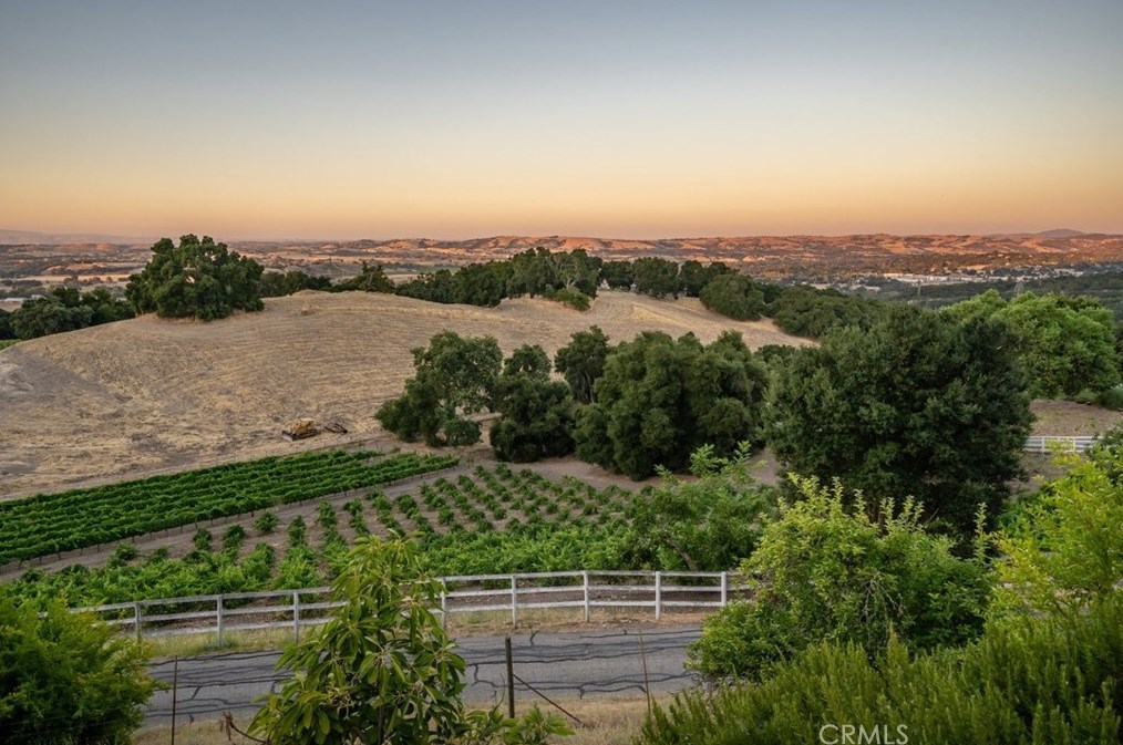 3561 Ridge Rd, Templeton, CA 93465-9307