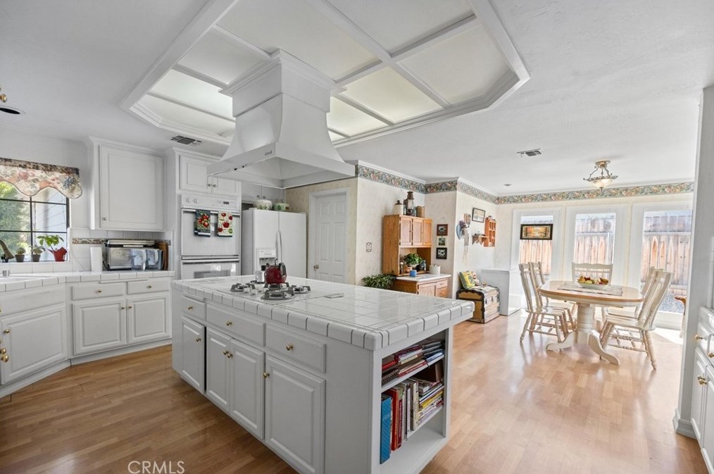 6508 Highland Knolls Dr, Bakersfield, CA 93306