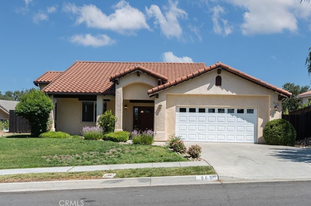 505 Grand Canyon Dr, Lake Nacimiento, CA 93446