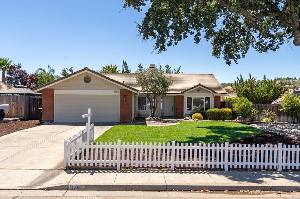 1705 Creeksand Ln, Lake Nacimiento, CA 93446