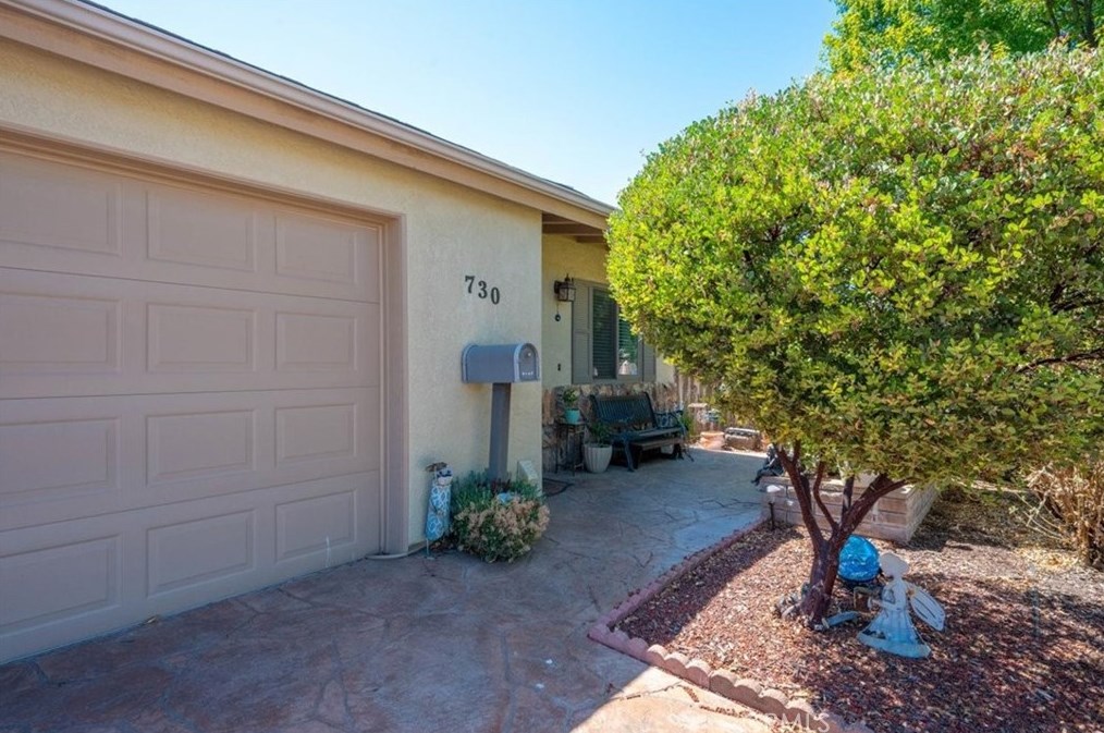 730 Deerfield Ln, Lake Nacimiento, CA 93446