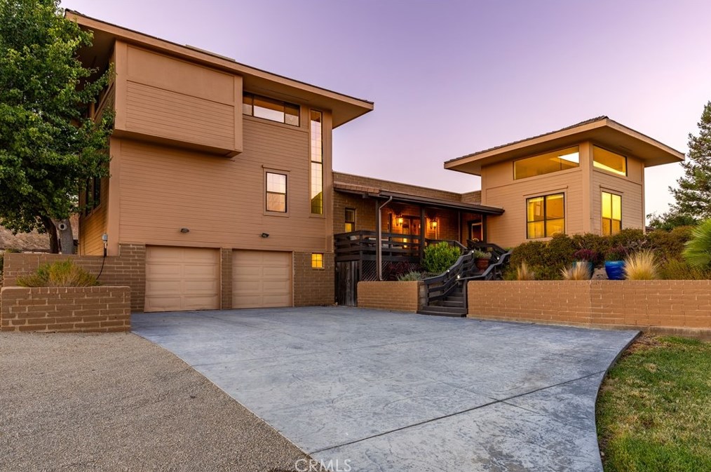 2550 Summer Ranch Rd, Lake Nacimiento, CA 93446
