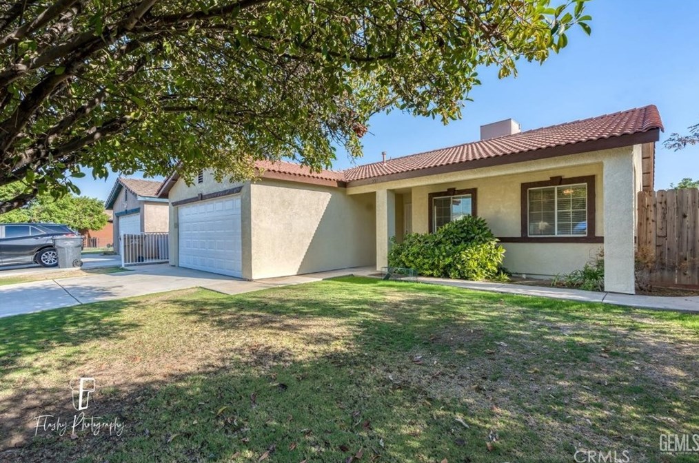 227 Misty Meadow Dr, Bakersfield, CA 93308