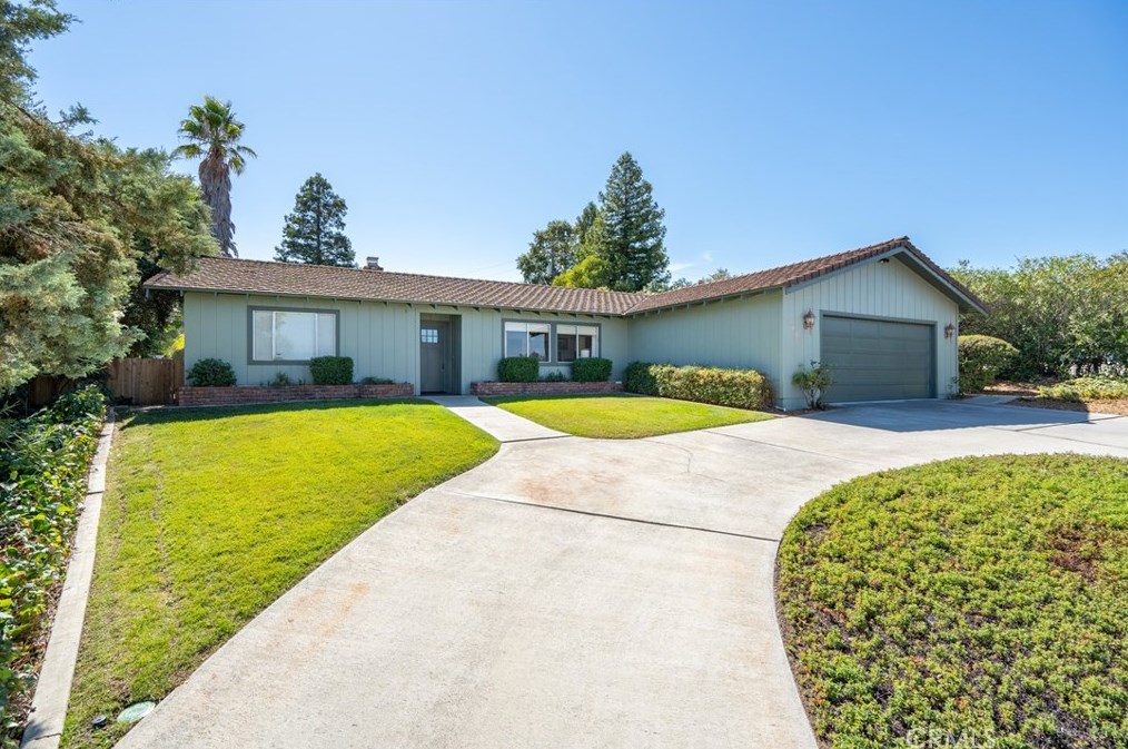 1007 Birdie Ct, Lake Nacimiento, CA 93446