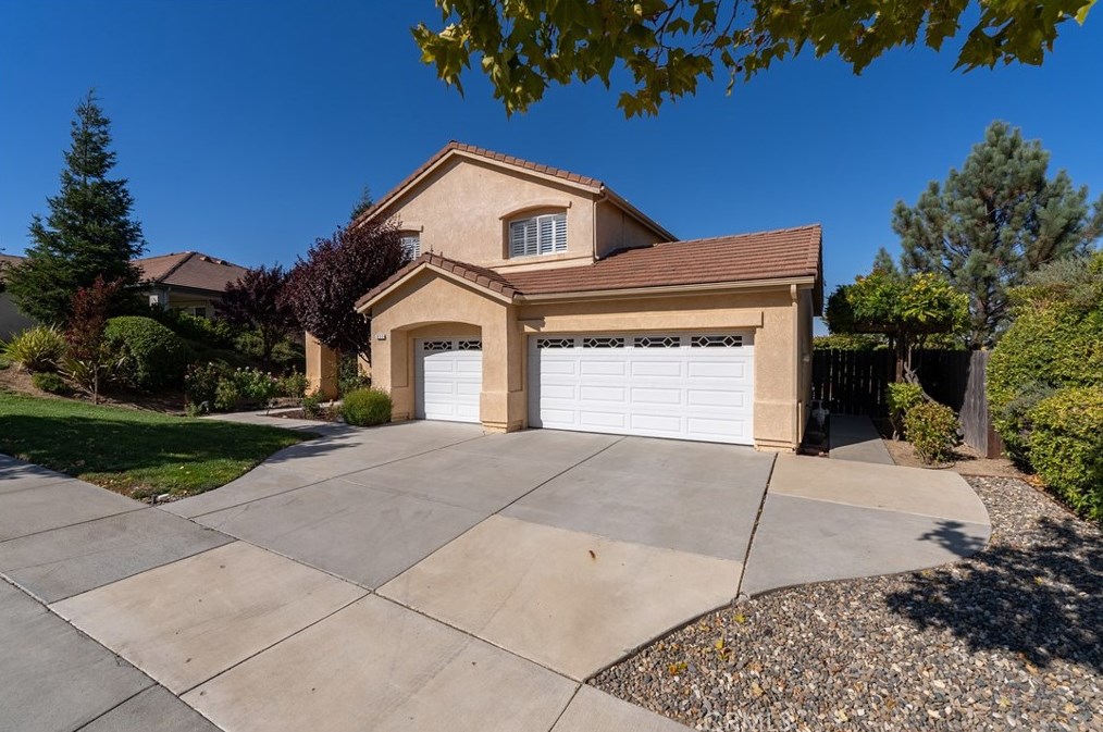 317 Montebello Oaks Dr, Lake Nacimiento, CA 93446