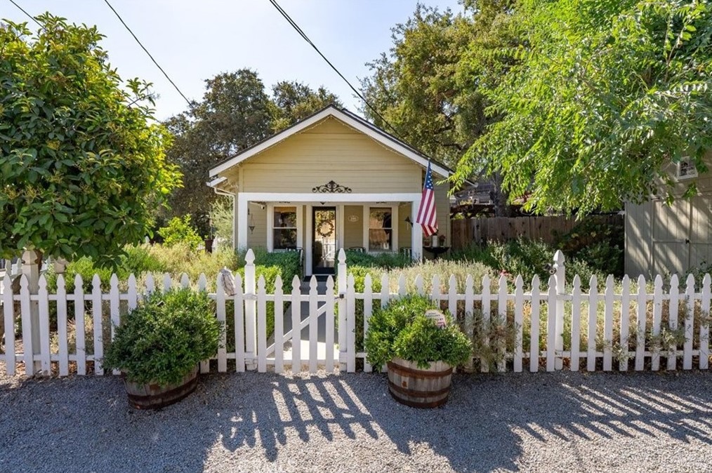 244 19th St, Lake Nacimiento, CA 93446