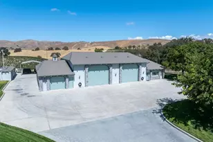 8283 Cross Canyons Rd, San Miguel, CA 93451 - Photo 12