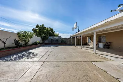 623 Broken Arrow, Bakersfield, CA 93307 - Photo 18