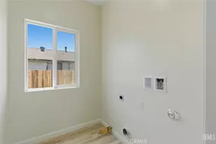 10913 San Fernando St, Lamont, CA 93241 - Photo 14