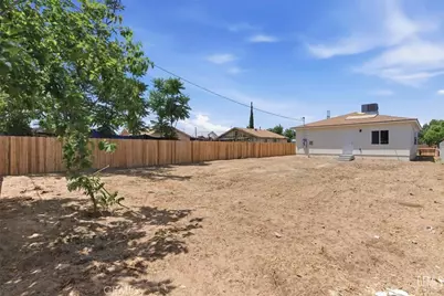 10913 San Fernando Street, Lamont, CA 93241 - Photo 26