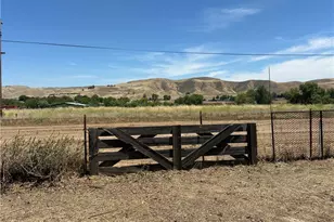370 Cholame St, Shandon, CA 93461 - Photo 8