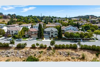 82 Navajo, Paso Robles, CA 93446 - Photo 2