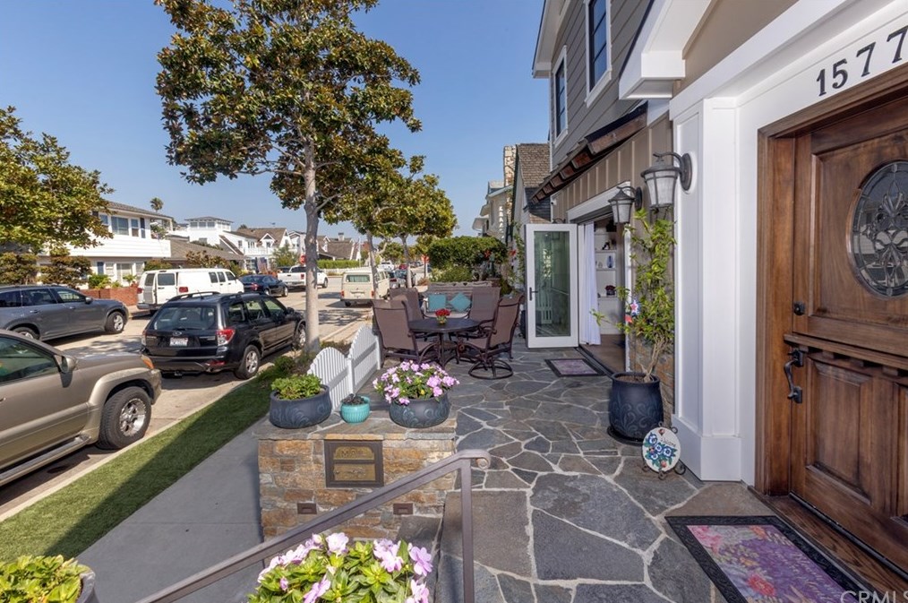 1577 Miramar Dr, Newport Beach, CA 92661