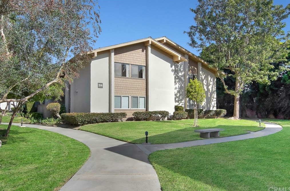 8888 Lauderdale Ct, Huntington Beach, CA 92646-6206