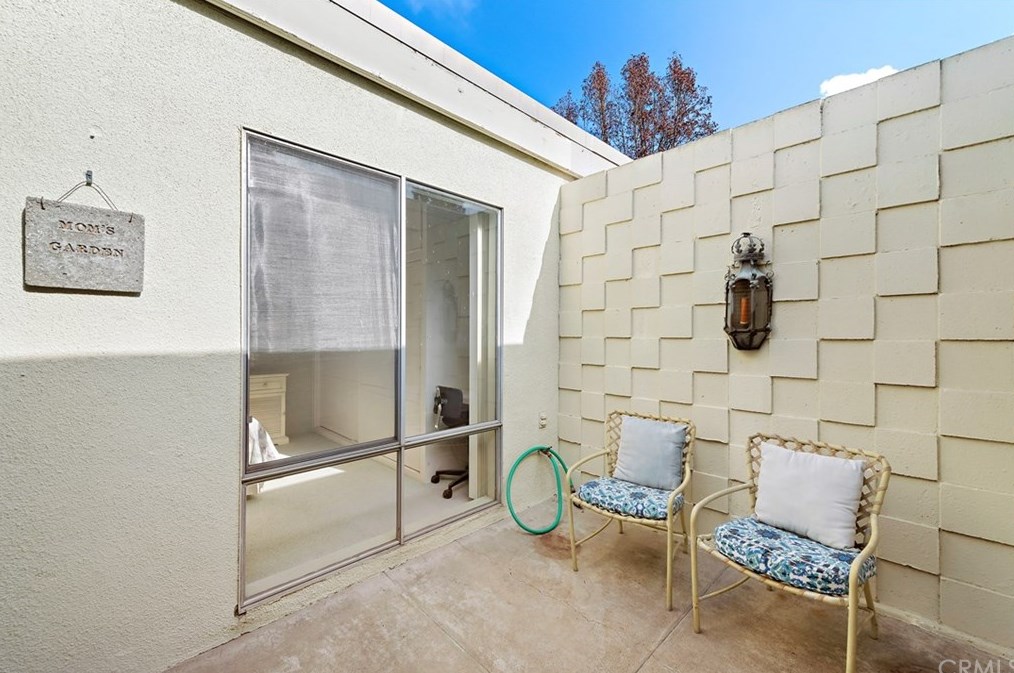 218 Avenida Majorca, Laguna Beach CA  92637-4166 exterior
