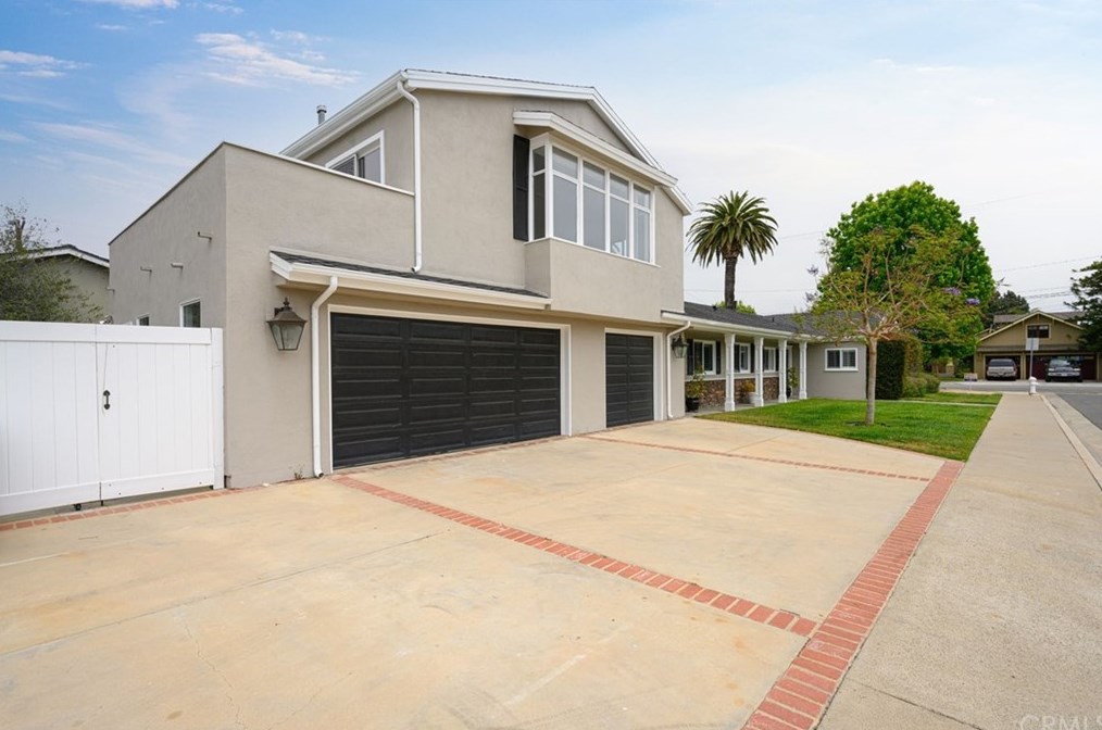 390 Esther St, Costa Mesa, CA 92627-2347