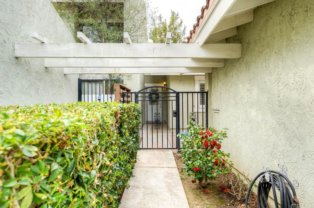 18505 Vallarta Dr, Huntington Beach, CA 92646-1851