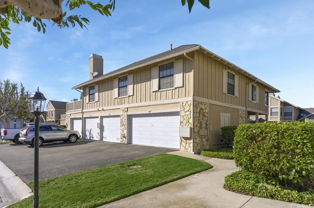 4447 Chase Dr, Huntington Beach, CA 92649-2297