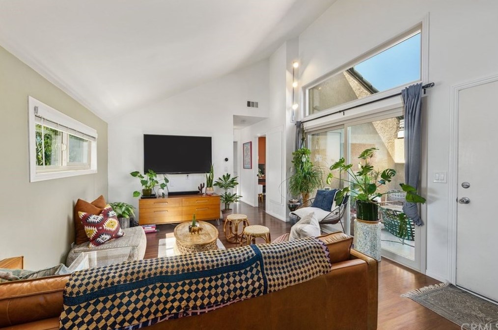 7851 Southlake Dr, Huntington Beach, CA 92647-7307