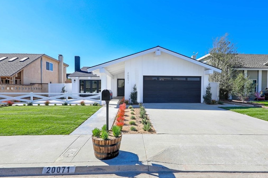 20071 Gothic Cir, Huntington Beach, CA 92646-4628